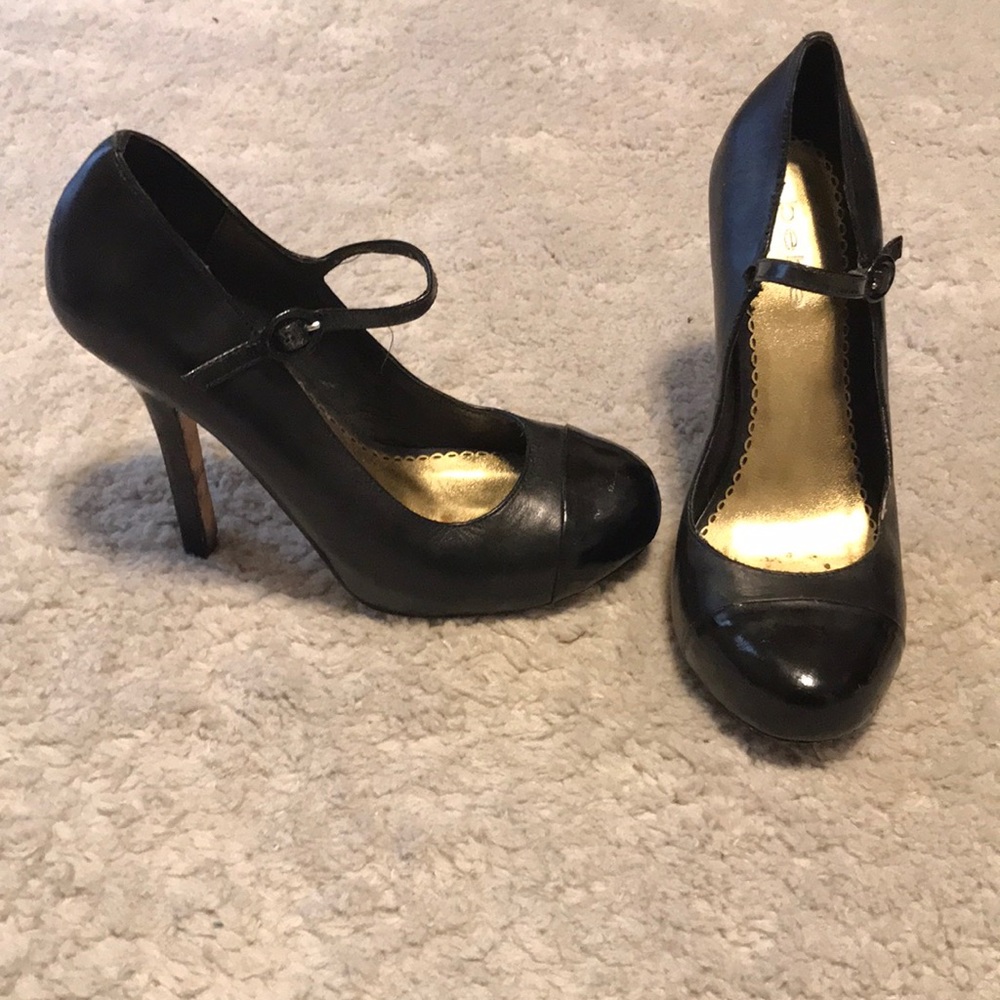 Bebe pumps